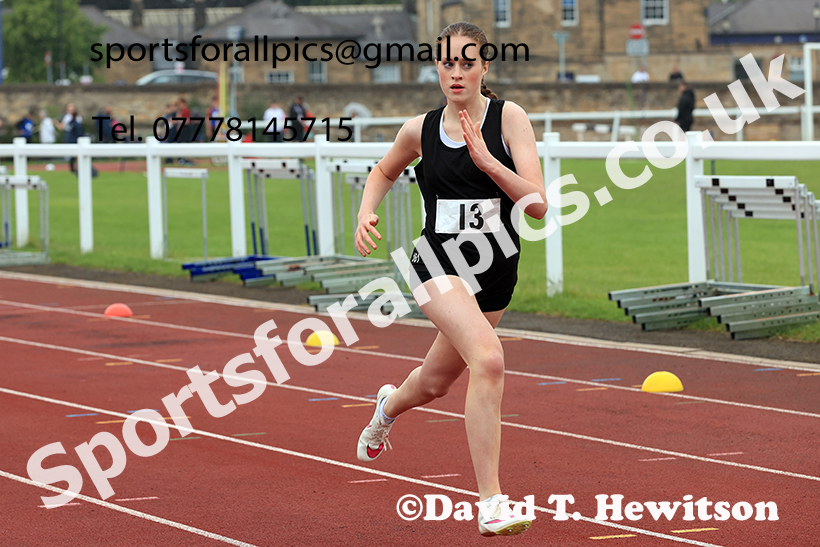 Girls 300 metres, 2025 Northumberland Schools Track and Fields, Wentworth, Hexham. Photo: David T. Hewitson/Sports for All Pics
